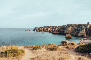 Lagos, Algarve, Portekiz 'deki Ponta da Piedade kıyı manzarası. Yüksek kalite fotoğraf