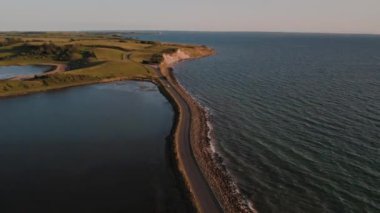 Helnaes Adası, Funen, Fyn, Danimarka 'daki köprü manzarası. Yüksek kalite 4k görüntü