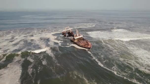 Εναέρια Κηφήνας Άποψη Του Ναυαγίου Zeila Στον Ωκεανό Skeleton Coast — Αρχείο Βίντεο