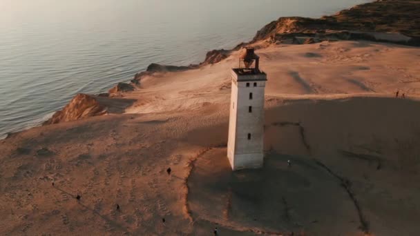Drónfelvételek Rubjerg Knude Világítótoronynál Dánia Partjainál Kiváló Minőségű Felvételek — Stock videók