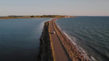 Helnaes Adası, Funen, Fyn, Danimarka 'daki köprü manzarası. Yüksek kalite 4k görüntü