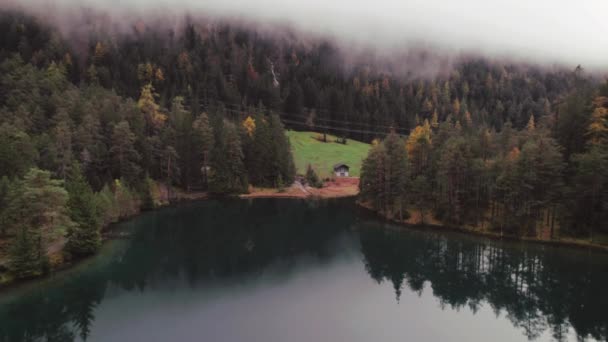 Moody Vídeo Aéreo Lago Fernsteinsee Áustria Temporada Outono Foto Alta — Vídeo de Stock