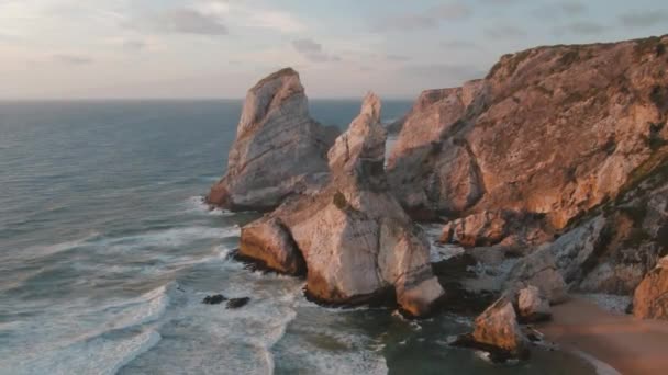 Imágenes Aéreas Drone Praia Ursa Portugal Durante Puesta Del Sol — Vídeos de Stock