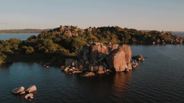 Filmagem Aérea Durante Pôr Sol Lago Victoria Mwanza Cidade Rocks — Vídeo de Stock