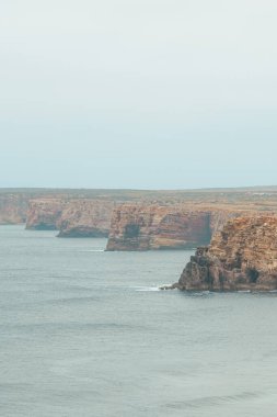 Güney Portekiz 'in Atlantik Okyanusu' ndaki güzel batı sahili manzarası. Yüksek kalite fotoğraf