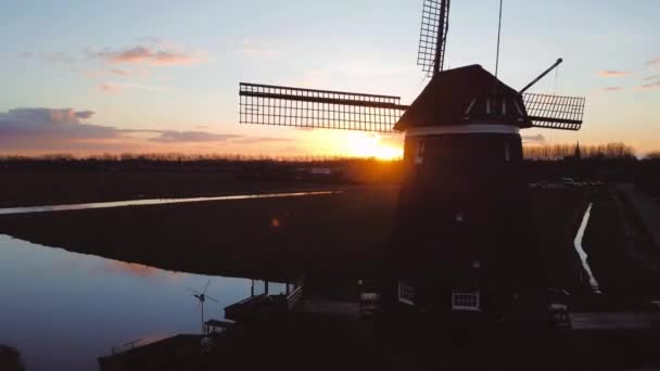 オランダ オランダで伝統的な風車のドローン映像 高品質のフルHd映像 — ストック動画
