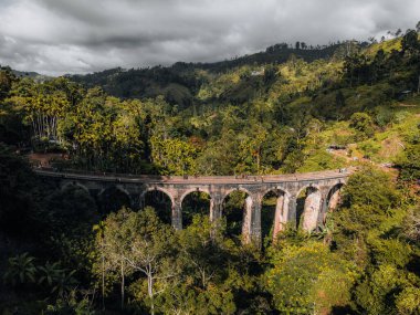 Ella 'daki dokuz kemer köprüsünün hava fotoğrafı, Sri Lanka' daki ünlü tren yolculuğu. Yüksek kalite fotoğraf
