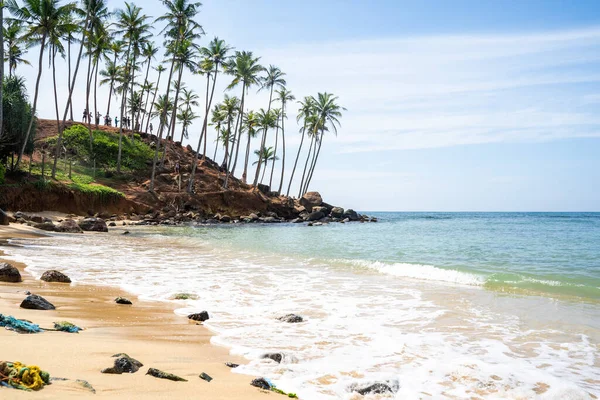 Hint Okyanusu 'nun yanındaki Sri Lanka Sahili, Mirissa' daki ünlü Coconut Tree Hill. Yüksek kalite fotoğraf