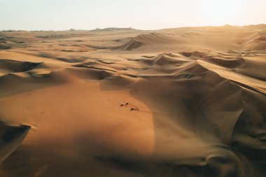 Huacachina, Ica, Peru, Güney Amerika 'daki çöl dokularının hava günbatımı fotoğrafı. Yüksek kalite fotoğraf