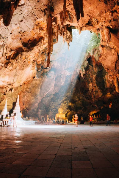 Печера Хао Луанг Фетчабурі Таїланд Сонячним Світлом Високоякісна Фотографія — стокове фото