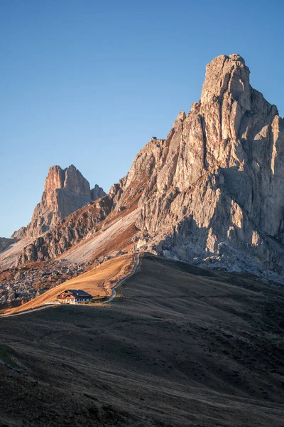 意大利多洛美斯的帕索焦乌Nuvolau Averau山的日落照片 高质量的照片 — 图库照片