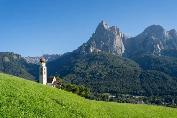 Seis Schlern Sankt Valentin Kyrkan Dolomiterna Castelrotto Siusi Trentino Alto — Stockfoto