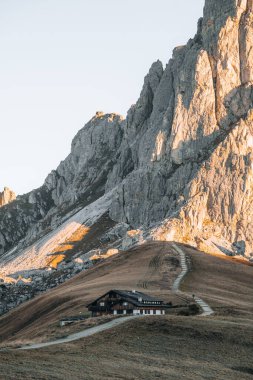 Dolomites, İtalya 'da Nuvolau Averau Passo Giau' nun günbatımı fotoğrafı. Yüksek kalite fotoğraf