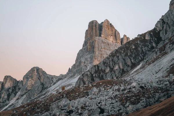 イタリアのドロミテのパスオ ガウの山Nuvolau Averauのサンセット写真 高品質の写真 — ストック写真