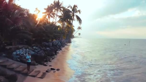 Tropische Drone Beelden Tijdens Zonsondergang Bij Bang Por Beach Samui — Stockvideo