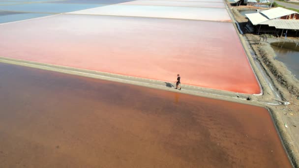 Aerial Video Person Walking Salt Flats Textures Phetchaburi Thailand High — Stock Video