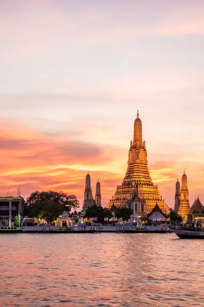 Wat Arun Temple Naplementekor Chao Praya River Bangkok Thaiföld Kiváló — Stock Fotó