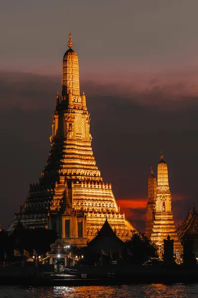 泰国曼谷朝普拉亚河日落时的华安寺 高质量的照片 — 图库照片