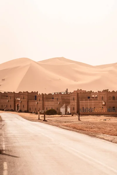 Άποψη Του Merzouga Και Αμμόλοφους Πύλη Προς Σαχάρα Έρημο Merzouga — Φωτογραφία Αρχείου