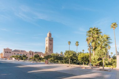 Güneşli bir günde Koutoubia Camii, Marakeş, Fas. Yüksek kalite fotoğraf