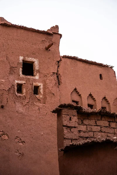モロッコのOuarzazateに近いアイト ベナダド要塞の町の詳細 高品質の写真 — ストック写真