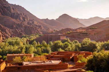 Gün batımında Dades Gorge Fas 'taki doğa, kayalar ve dağlar. Yüksek kalite fotoğraf