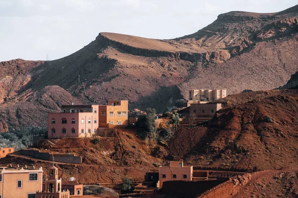 Gün batımında Dades Gorge Fas 'taki doğa, kayalar ve dağlar. Yüksek kalite fotoğraf