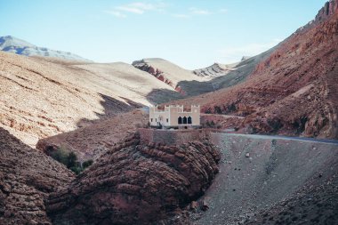 Gün batımında Dades Gorge Fas 'taki doğa, kayalar ve dağlar. Yüksek kalite fotoğraf