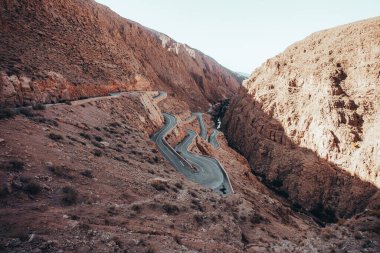 Dades Vadisi 'nden geçen yollar, Fas' taki Atlas Dağları. Yüksek kalite fotoğraf