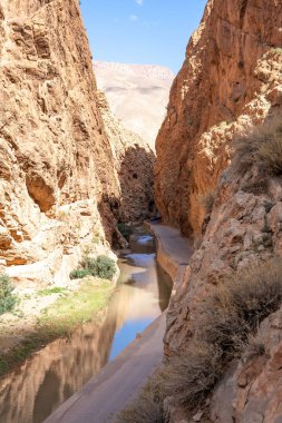 Dades Gorge Vadisi Kanyonu 'ndan geçen dar yol, Fas' taki Atlas Dağları. Yüksek kalite fotoğraf