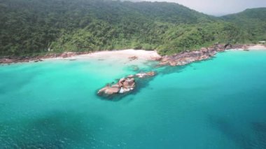 Büyük ada Ilha Grande Abraao plajı Angra dos Reis, Rio de Janeiro, Brezilya. San Antonio Sahili Praia San Antonio Lopes Mendes Plajı. 