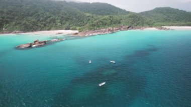 Büyük ada Ilha Grande Abraao plajı Angra dos Reis, Rio de Janeiro, Brezilya. San Antonio Sahili Praia San Antonio Lopes Mendes Plajı. 