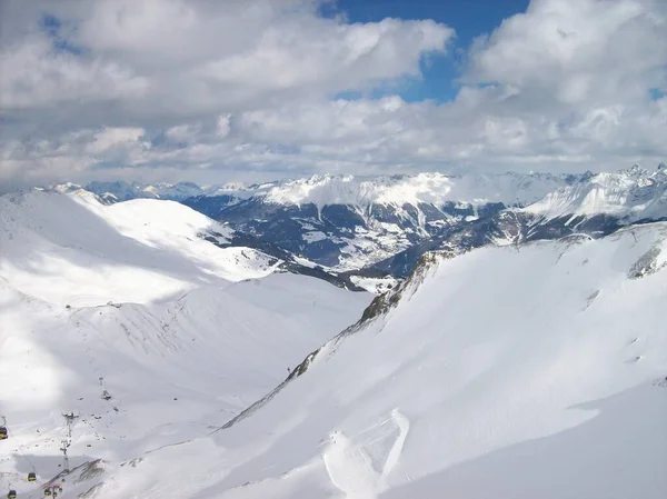 Seilbahnen Liegen Über Dem Schnee Wolken Himmel — Stockfoto