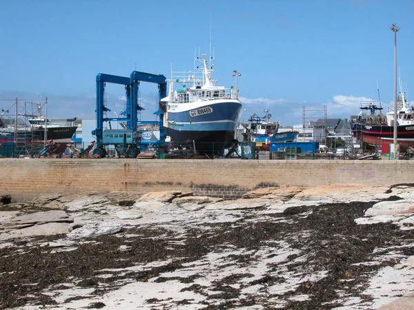 Puerto Seco Cerca Guilvinec Astillero Está Lleno Barcos Para Reparación — Foto de Stock