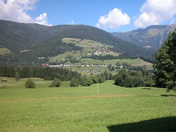 Wspaniały Krajobraz Pobliżu Birnbaum Austrii Niebieskim Niebem Chmurami — Zdjęcie stockowe