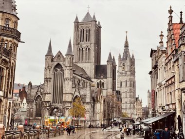 Eski şehrin katedrali.