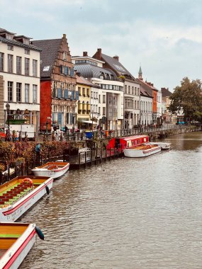 Amsterdam, Hollanda-23 Temmuz 2017: Eski şehrin kanalları