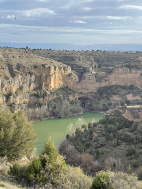 İsrail Eyaleti 'ndeki nehrin manzarası