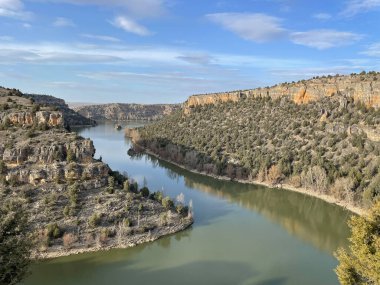 İsrail Eyaleti 'ndeki nehrin manzarası