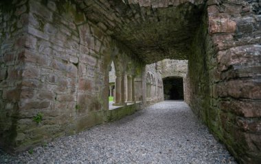 Kale Koridoru Dışarıya Açık