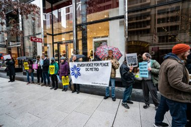 12 Mart 'ta Washington DC' de İsrail Maliye Bakanı Smotrich başkente indi. Amerikan Yahudilerinin Grand Hyatt Oteli 'nin önünde gösteri yapmaları bekleniyor. .