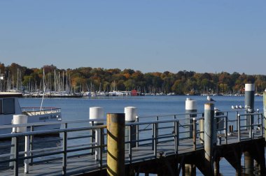 Marina sonbaharda Wannsee Gölü 'nde, Zehlendorf Berlin' de, Almanya 'nın başkenti