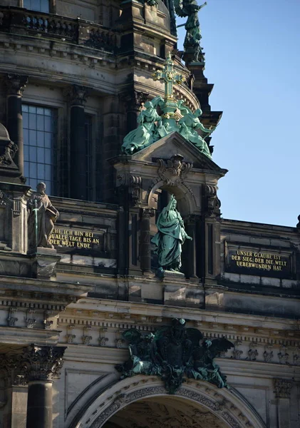 ベルリンのミッテ地区の歴史的大聖堂 ドイツの首都 — ストック写真