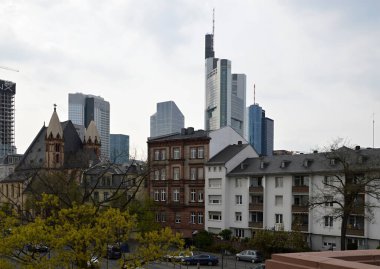 Frankfurt şehir merkezindeki panorama Nehir kıyısında, Hessen