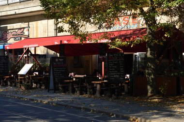 Almanya 'nın başkenti Berlin' de, Mahalle Mitte 'deki Bira Bahçesi