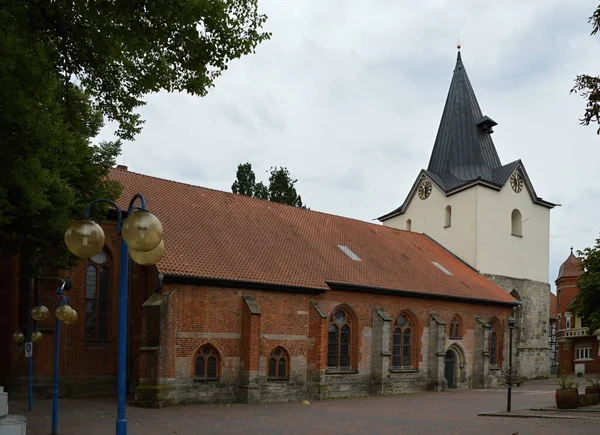 下萨克森Neustadt Ruebenberge镇的历史教堂 — 图库照片