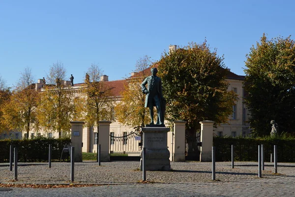 ブランデンブルクの秋の城と公園ラインスベルク — ストック写真