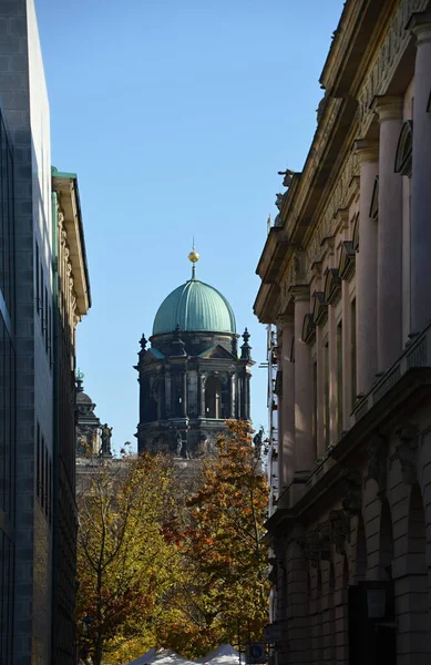 ベルリンのミッテ地区の歴史的大聖堂 ドイツの首都 — ストック写真