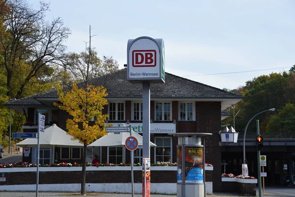 ドイツの首都ベルリンのZehlendorf秋の鉄道駅Wannsee — ストック写真