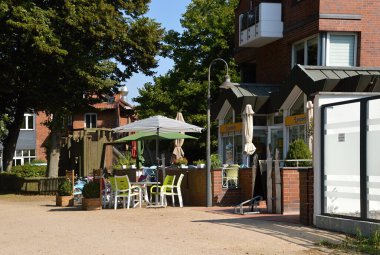 Nienburg, Aşağı Saksonya 'daki Civer Weser' da gezinti.